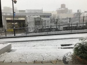 鷺沼駅　雪かき